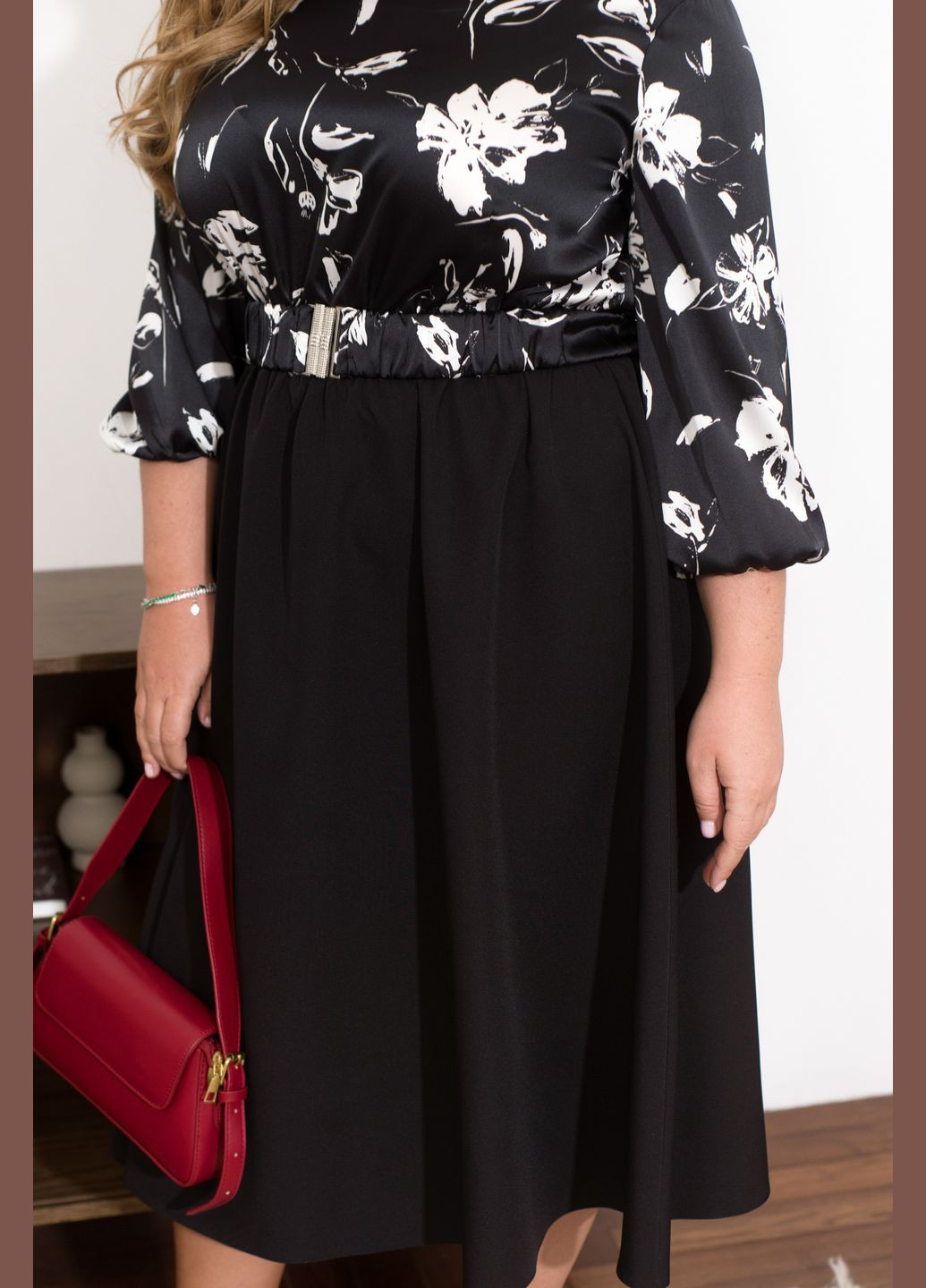 Черное коктейльное платье колокол Minova с цветочным принтом