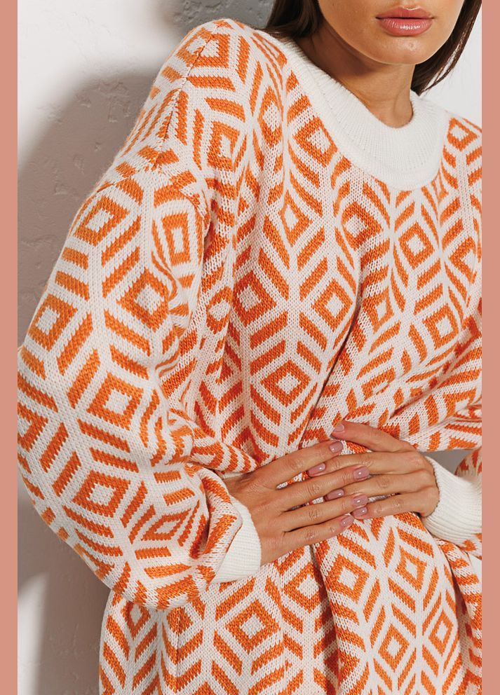Молочное вязаное платье oversize молочное с темно-оранжевыми узорами Arjen