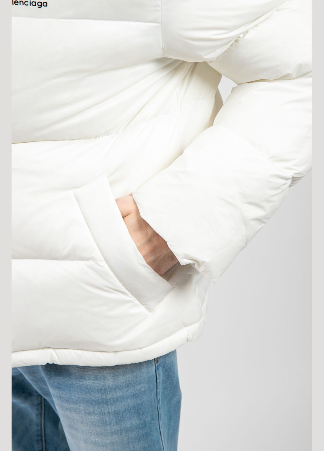 Біла зимня куртка Balenciaga