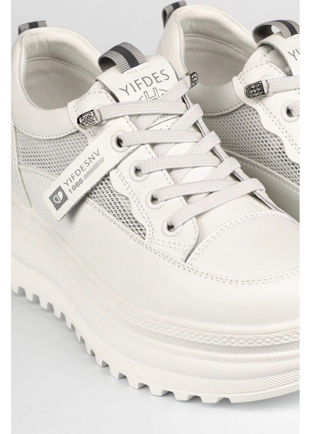 Женские кроссовки 1100176 Buts белые демисезоны (297438669)