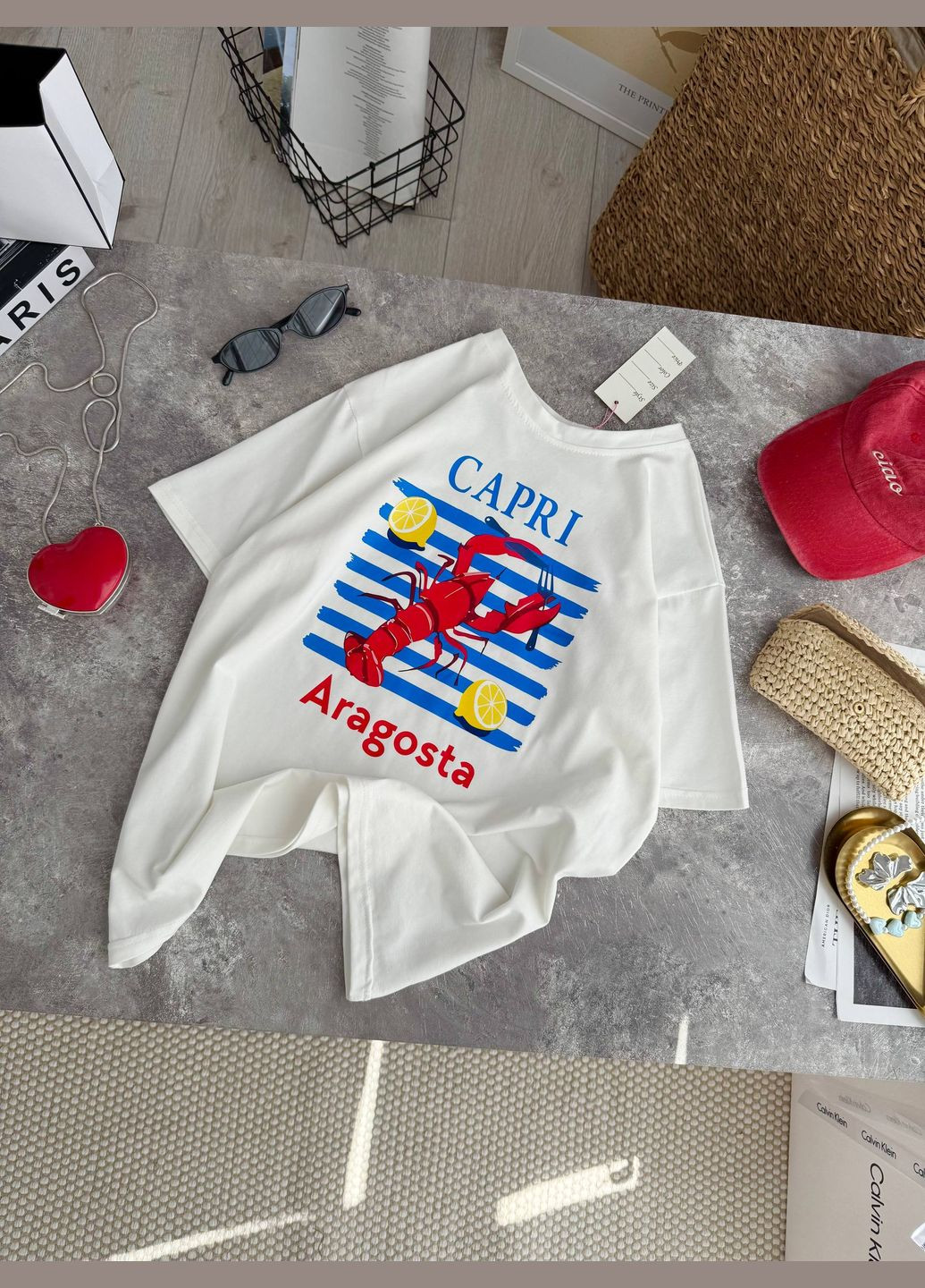 Жіноча футболка з цікавим принтом Adelante - (341679797)