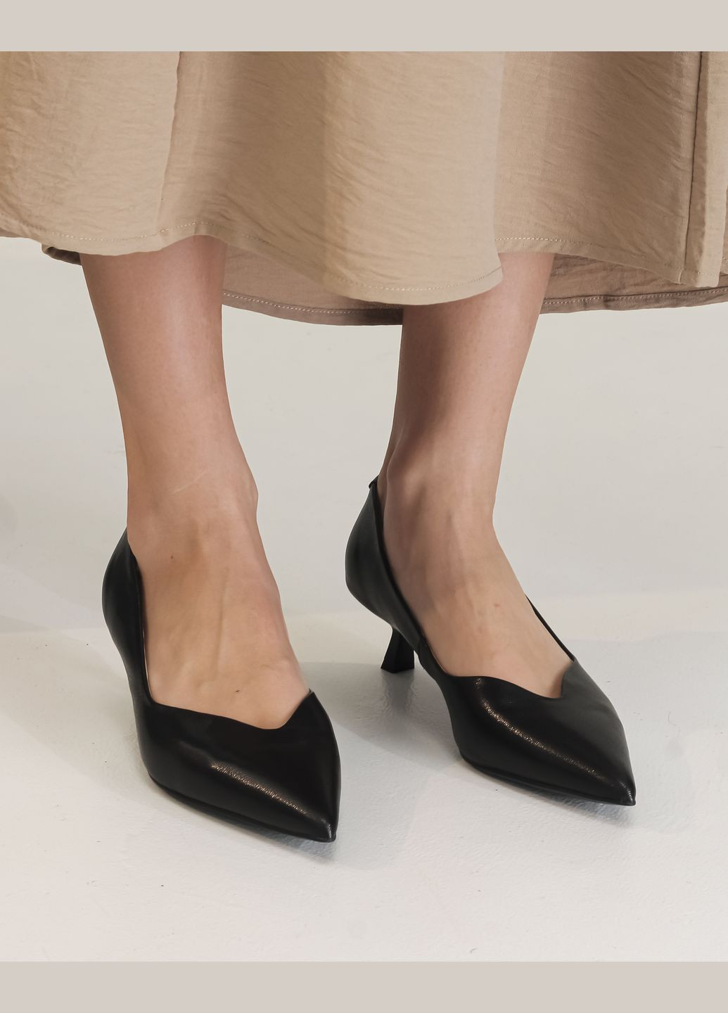 Туфли на шпильке черные кожа Berkonty на среднем каблуке