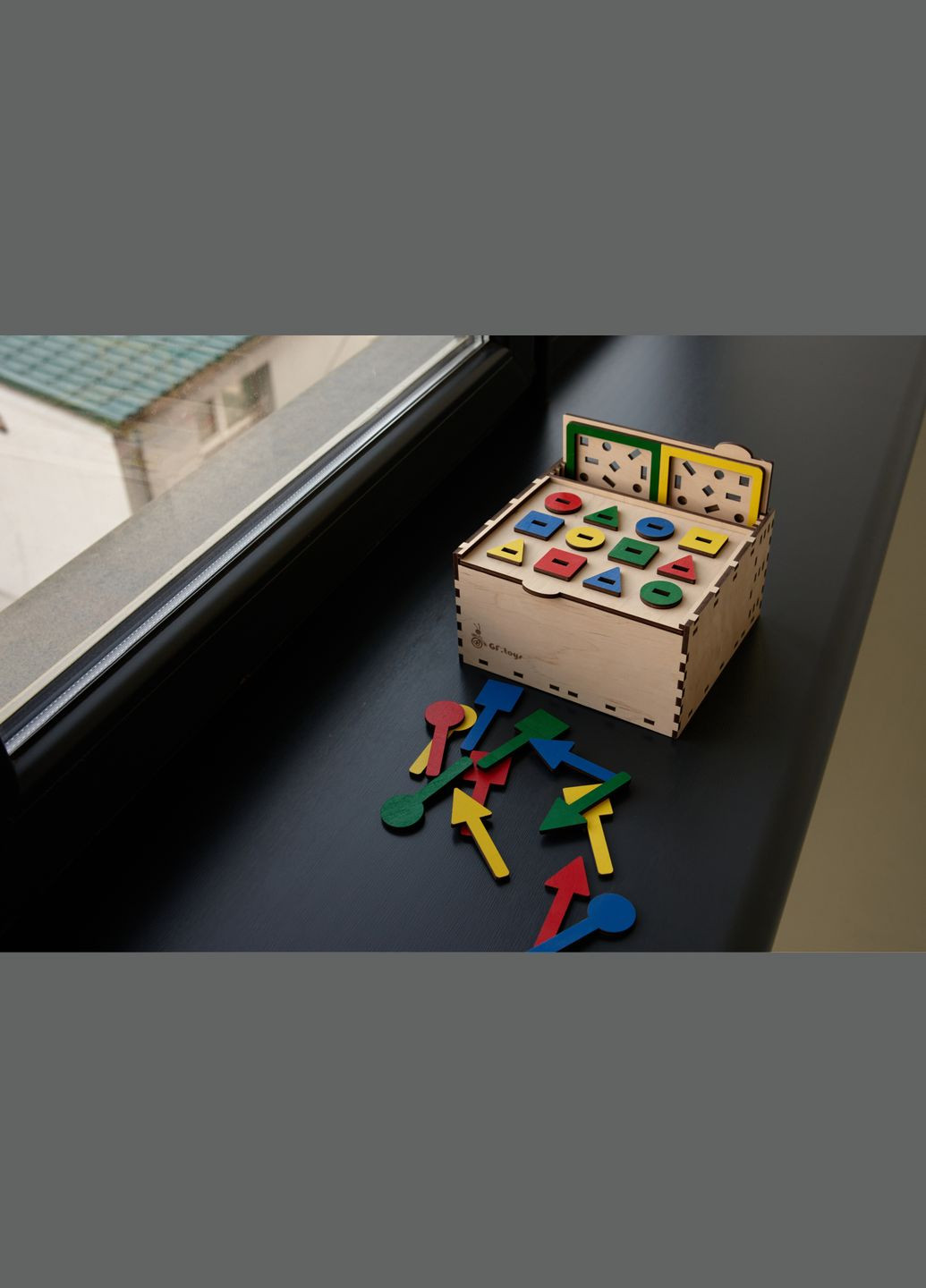 Розвиваюча іграшка Сортер 4в1 (з нішею для кришок) GF toys (339671970)