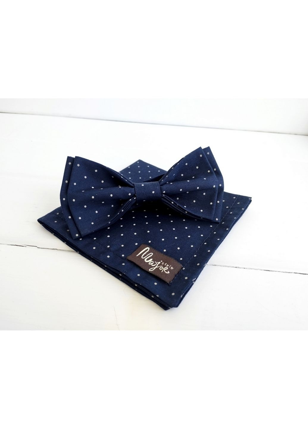 Синя краватка метелик з вкрапленнями з нагрудною хустинкою Major Style (366036895)