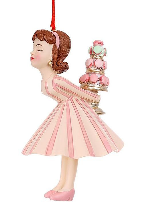 Фігурка підвісна Дівчинка з Макарунами 9х14см кремова з рожевим прикраса для декору інтер'єру на Новий рік BonaDi (368989687)