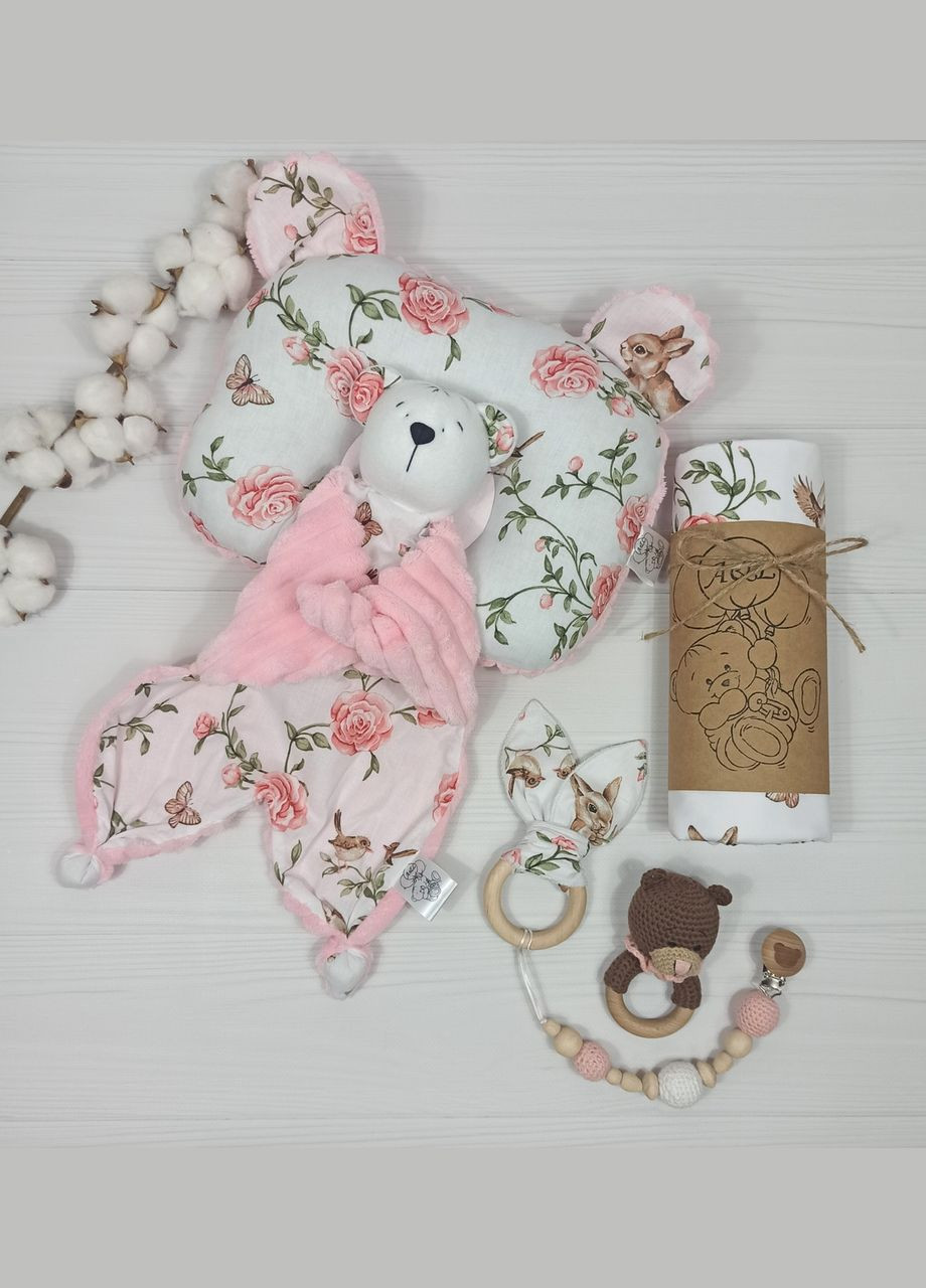 Набір для новонародженого: пелюшка, подушка і іграшки a.l.babybox Зайчики в трояндах Рожевий No Brand (308752133)