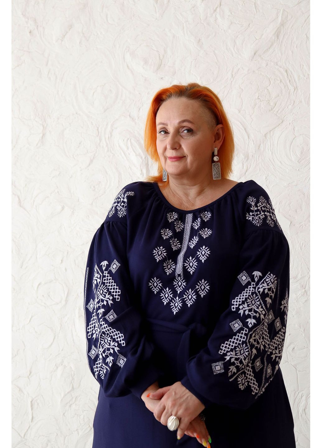 Темно-синее платье женское темно-синее полтавка с машинной вышивкой, трикотаж, 100% полиэстер, размеры s–4xl MOTYV с геометрическим узором