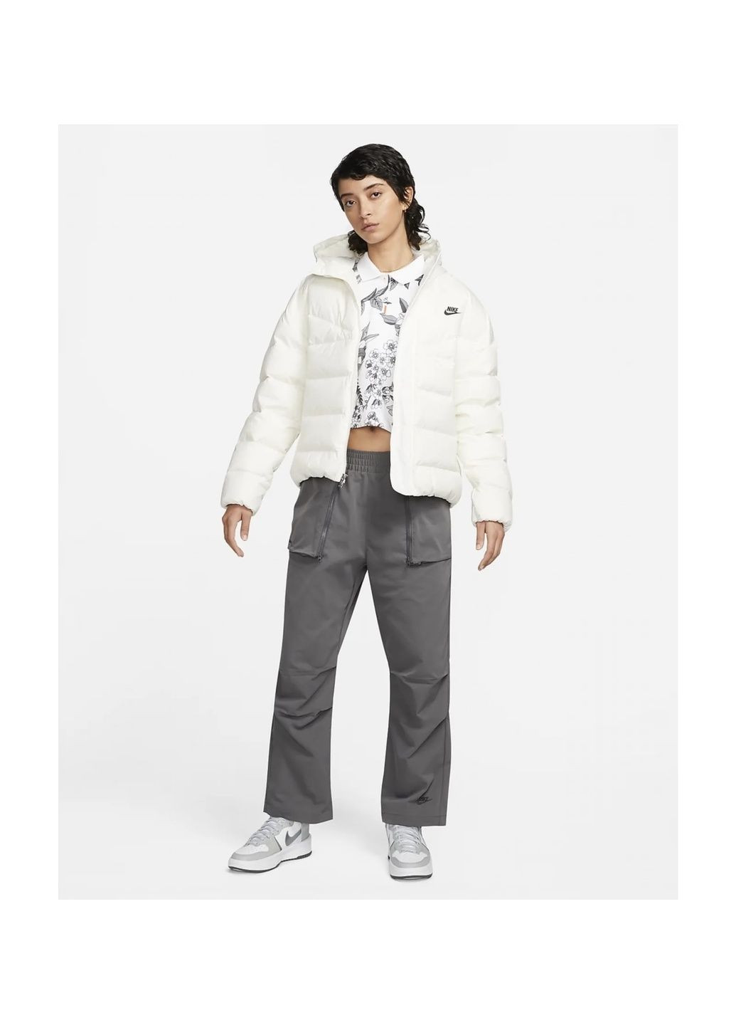 Біла куртка жіноча sportswear storm-fit windrunner white dq5903-133 Nike