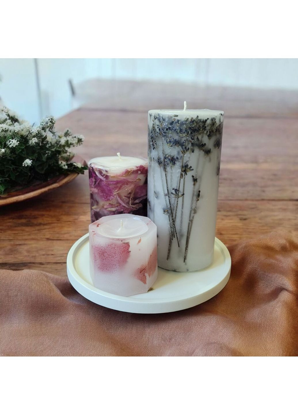Набір декоративних свічок ручної роботи свічки ароматичні у наборі з 3 шт на підставці з лавандою, півонією та листям Handmade Studio - AV (369636941)