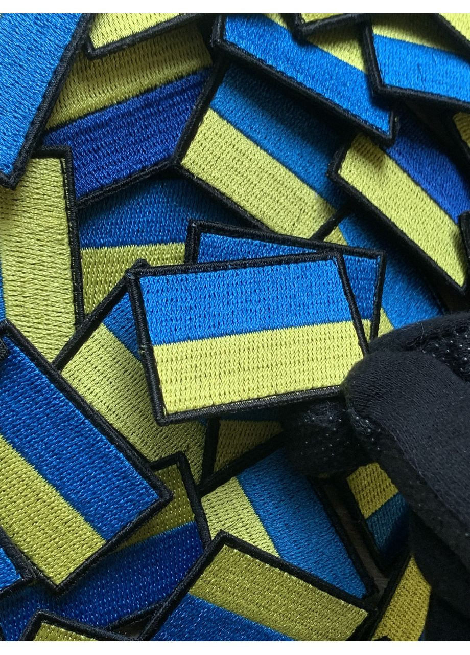 Шеврон прапор України з чорним кантом (Форма прямокутна. На липучці) Розмір 4.5x3см No Brand (369924658)