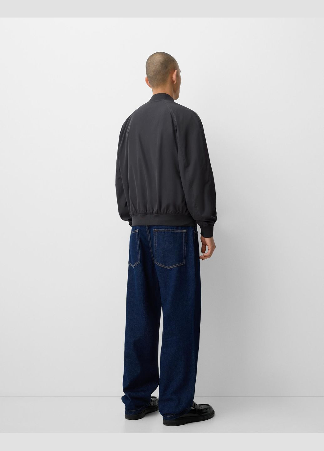 Темно-сіра демісезонна вітровка Bershka