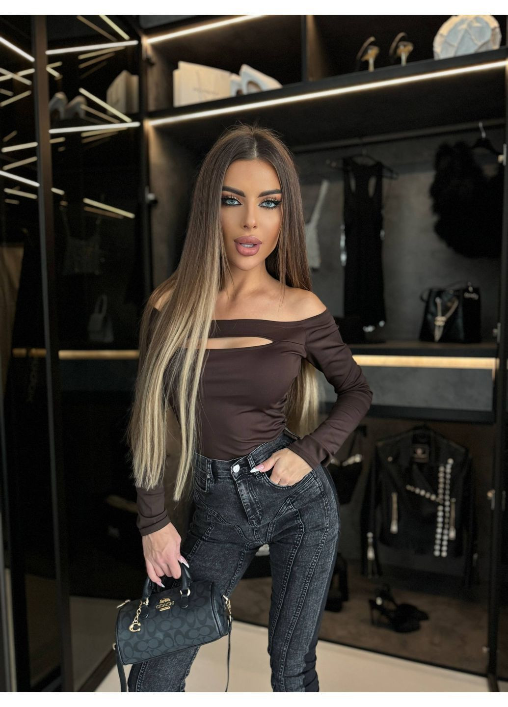 Приталенный лонгслив с утягивающим эффектом и вырезами для пальцев. MonCher (366017897)