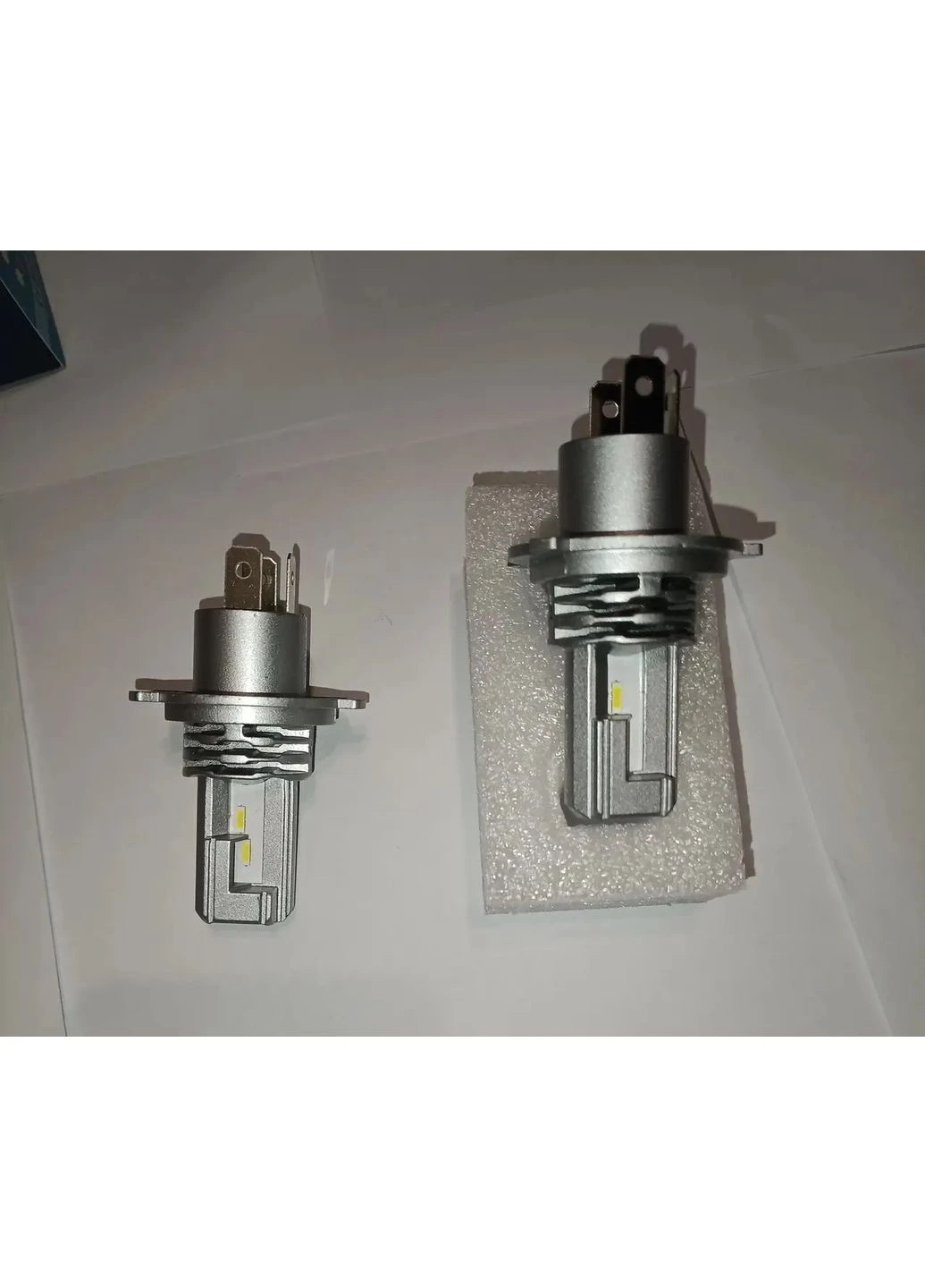Світлодіодні автомобільні лампи LED М4-Н4 No Brand М4-Н4 (355890666)