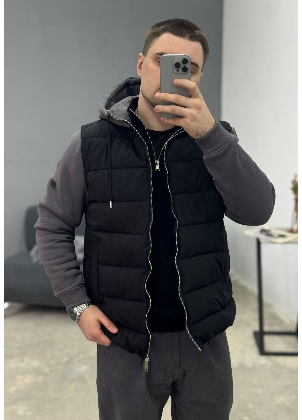 Графітова демісезонна куртка з трикотажними рукавами та капюшоном Україна