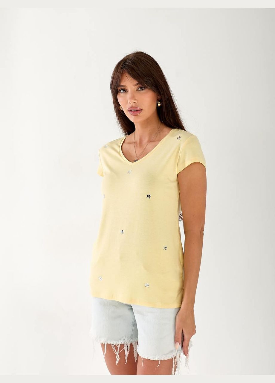 Жіноча футболка з камінням жовтого кольору 33305 Fashion - (333935349)