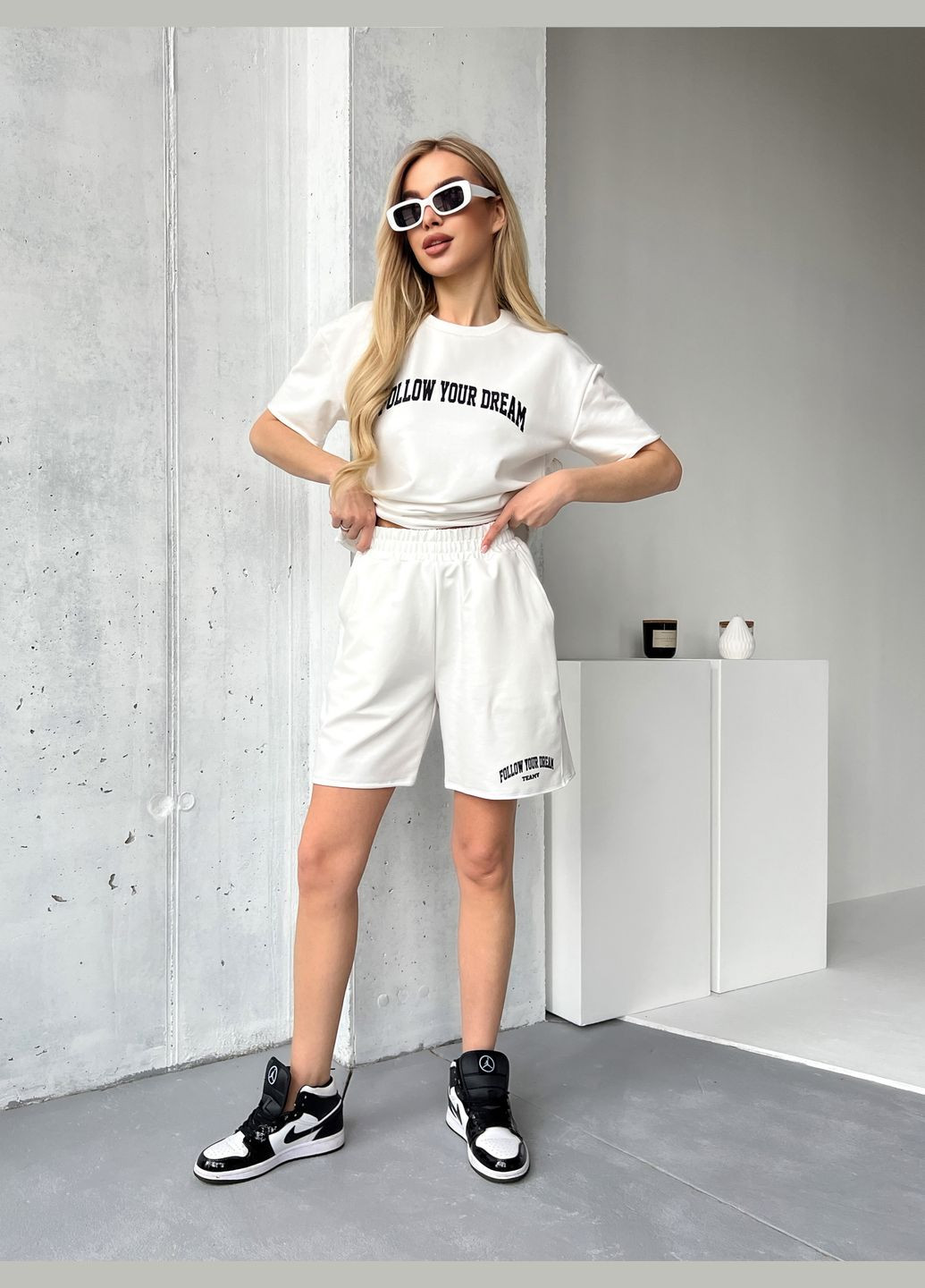 Cпортивний костюм жіночий літній комплект жіноча футболка та шорти з принтом DREAM Білий Teamv (338430873)