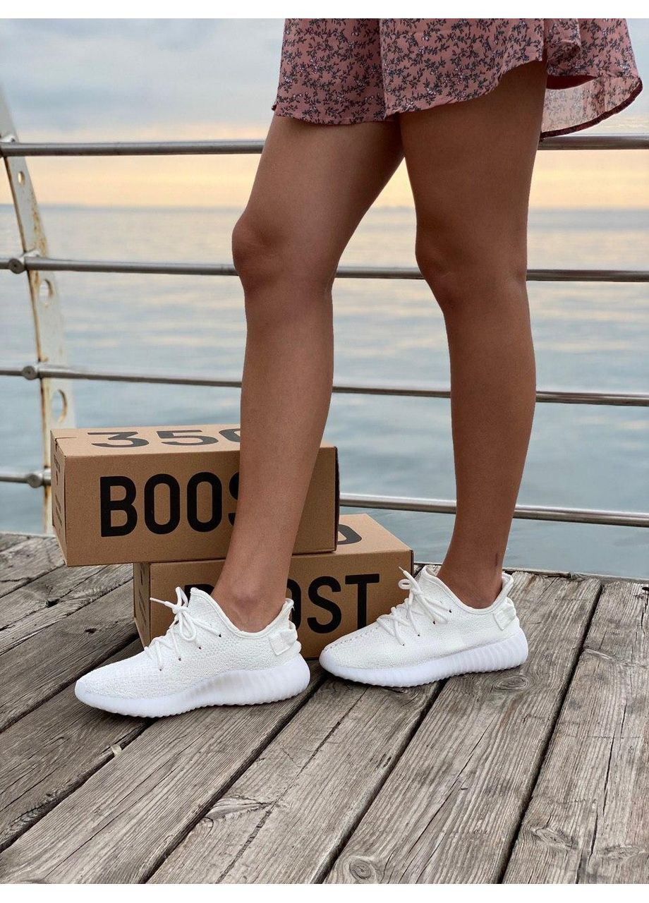 Белые демисезонные кроссовки мужские adidas yeezy boost 350 v2 triple full white адидас изи буст No Brand