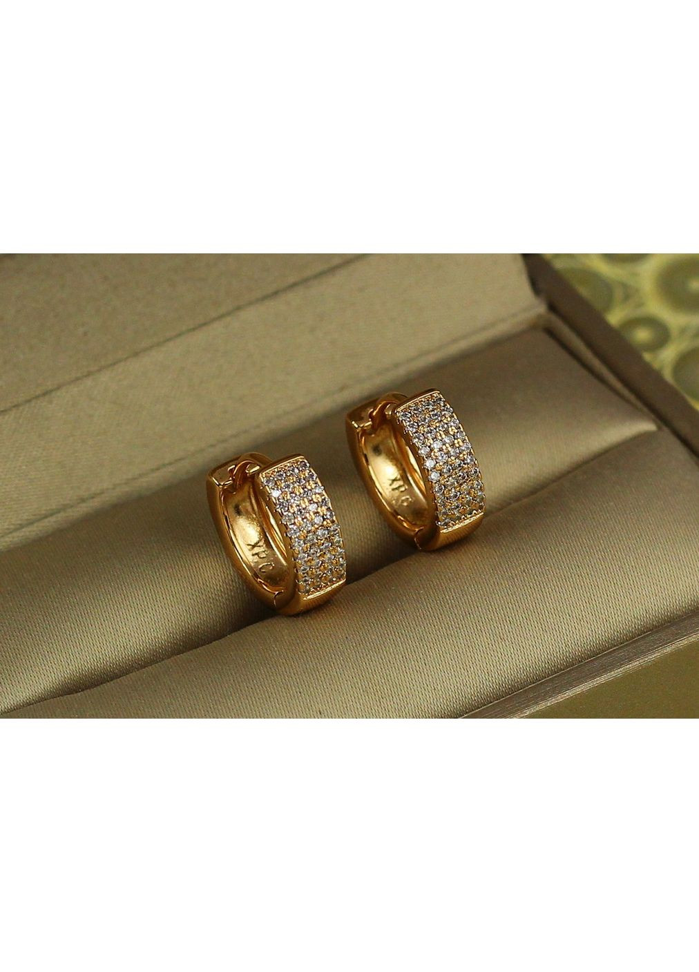 Сережки широкі кільця з камінням 1.4 золотисті love-shopping Xuping Jewelry (354655914)