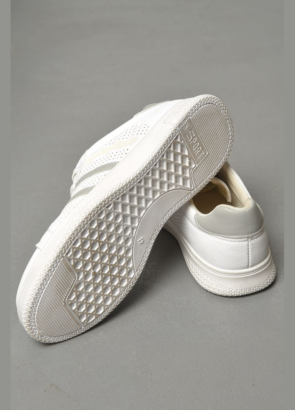 Белые демисезонные кроссовки женские белого цвета на шнуровке Let's Shop
