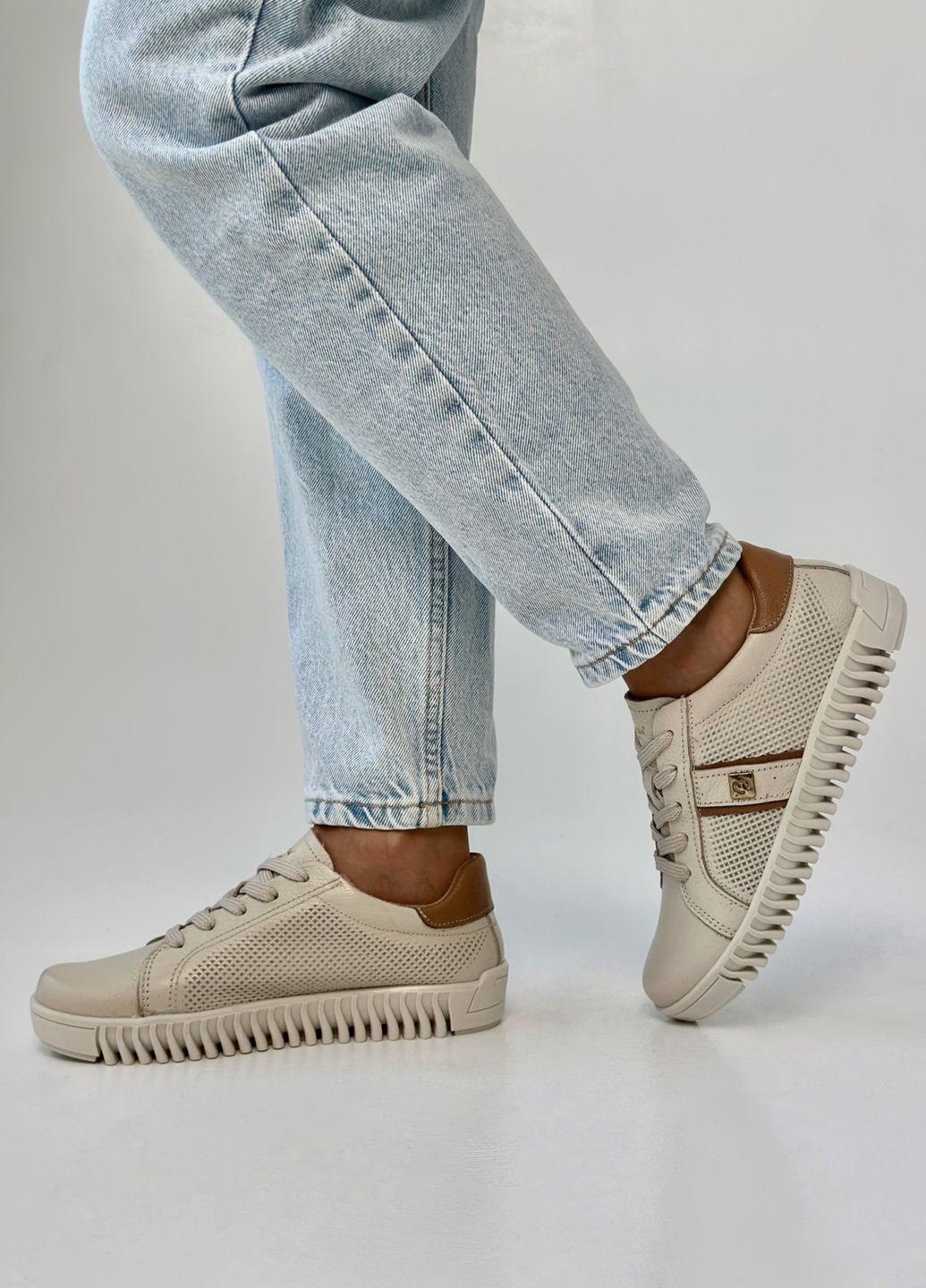 Светло-бежевые кеды женские кожаные Pegada