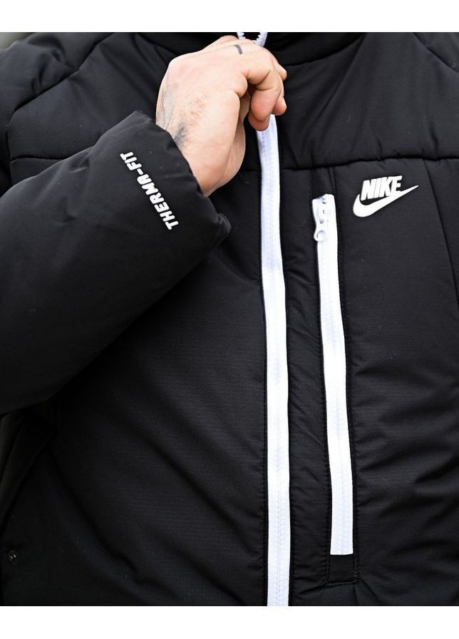 Чорна зимня мужская зимняя куртка черная Nike
