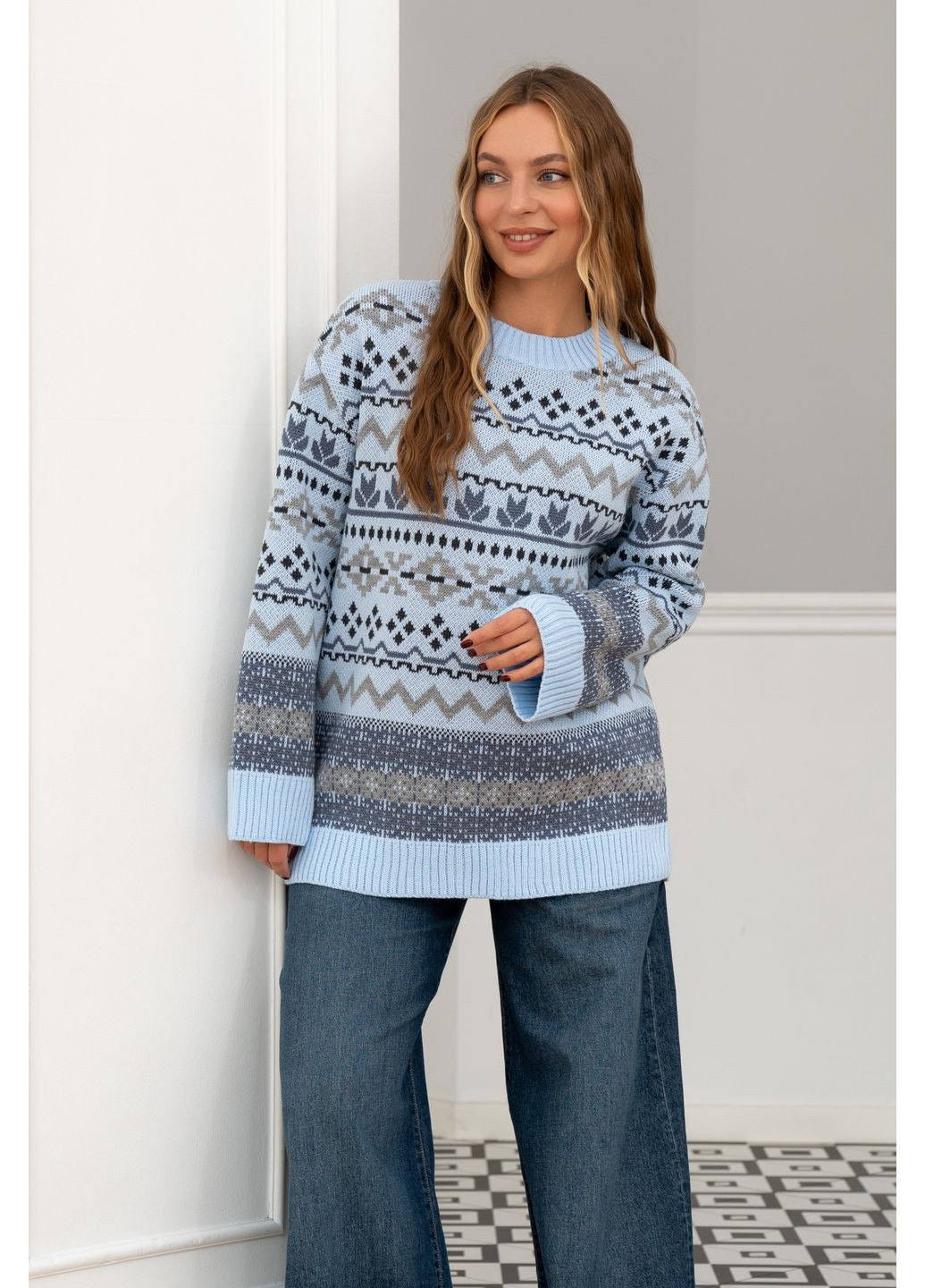 Голубой женский теплый шерстяной свитер шафран с голубой орнаментом. You Best