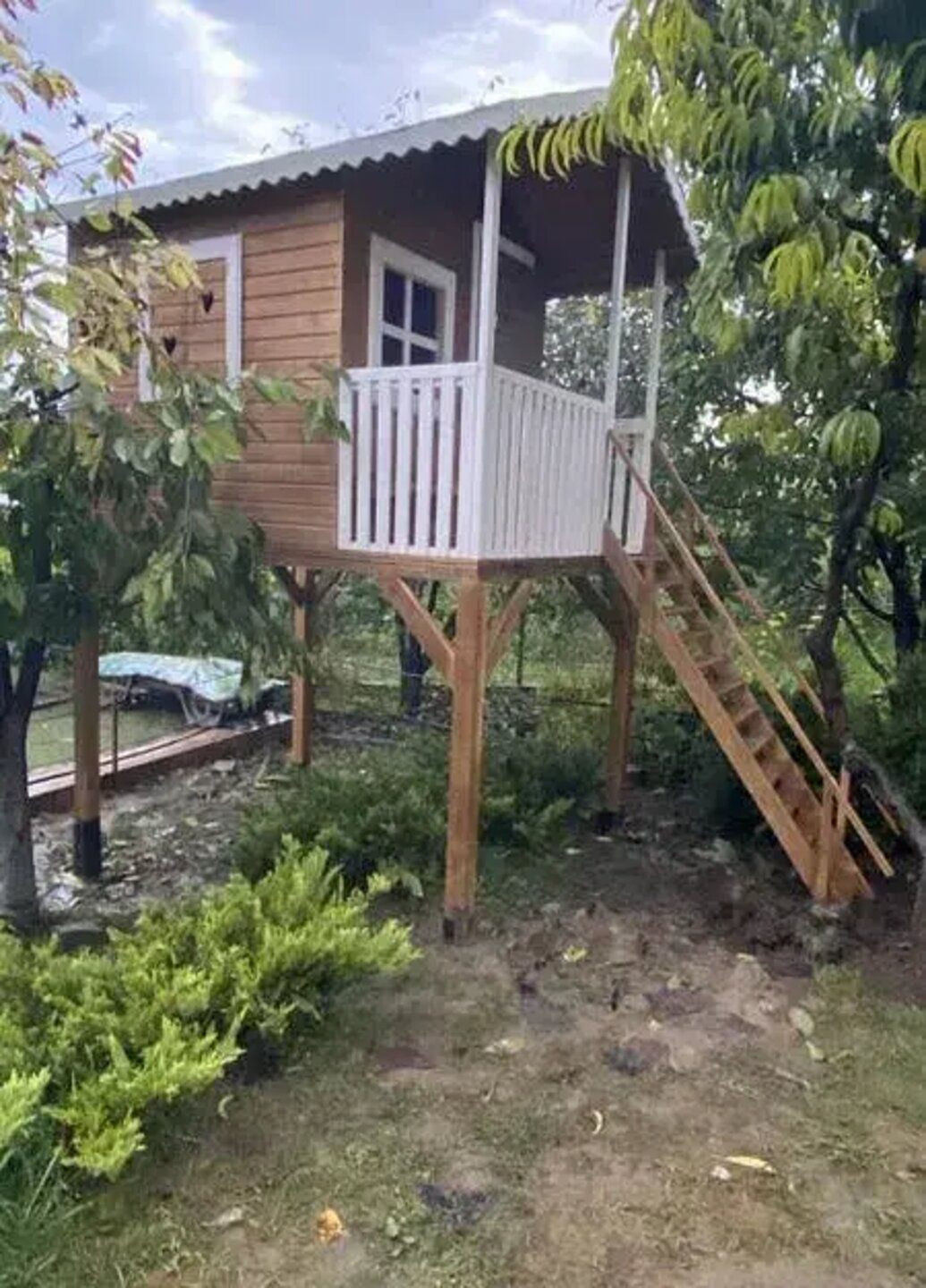 Детский игровой домик из дерева 1.6х2м. (1.8 х 2.2м) на ножках No Brand (325881093)