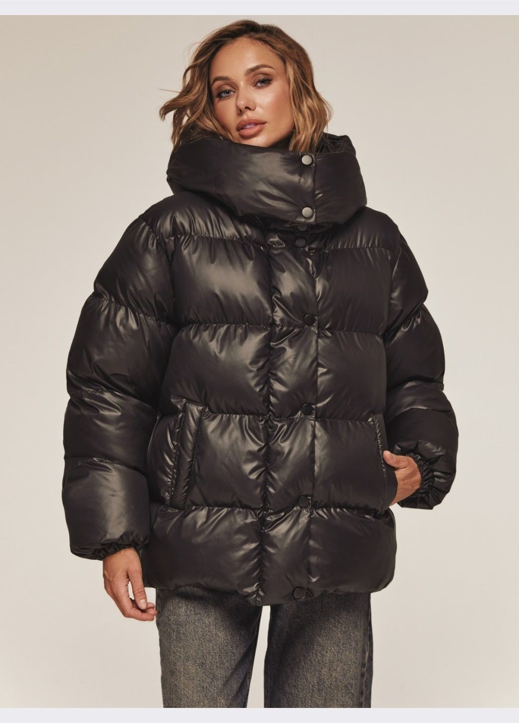 Чорна зимня пуфер чорного кольору зі знімним капюшоном Dressa