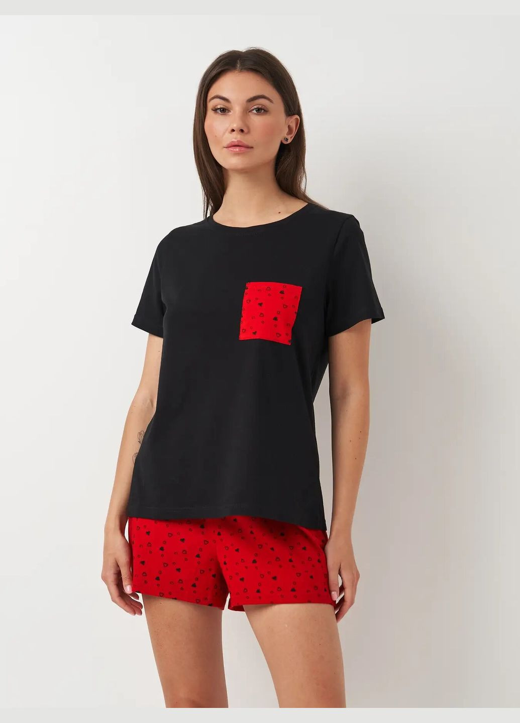 Чорна всесезон піжамний комплект жіночий футболка + шорти Роза