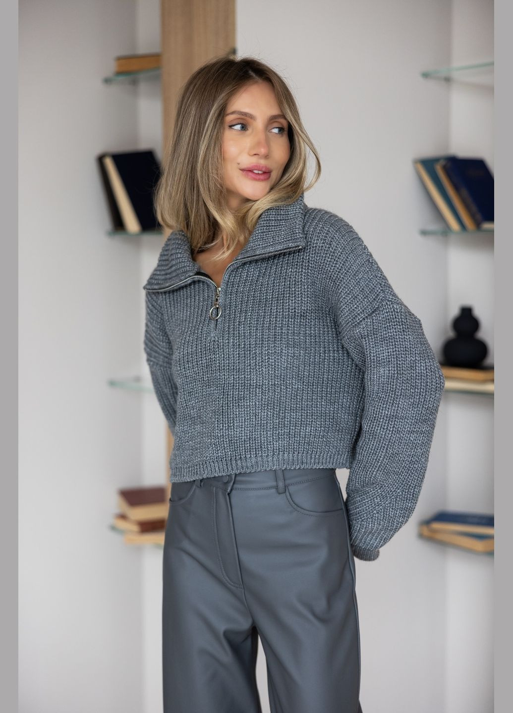 Темно-серый демисезонный свитер Larionoff