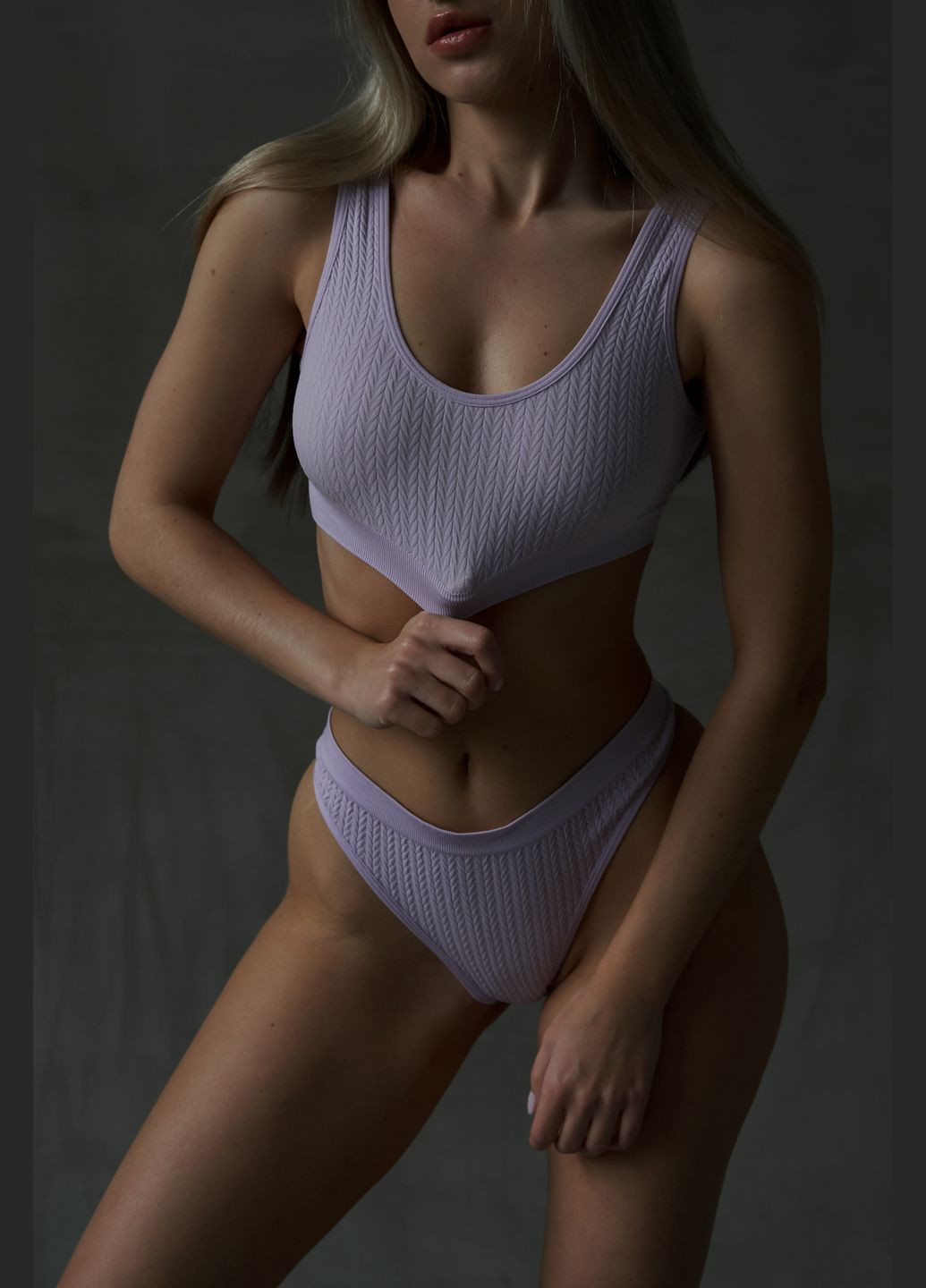 Лавандовый демисезонный бесшовный женский комплект белья топ + бразилианы колоски лаванда L&L З гігієнічною ластовицею