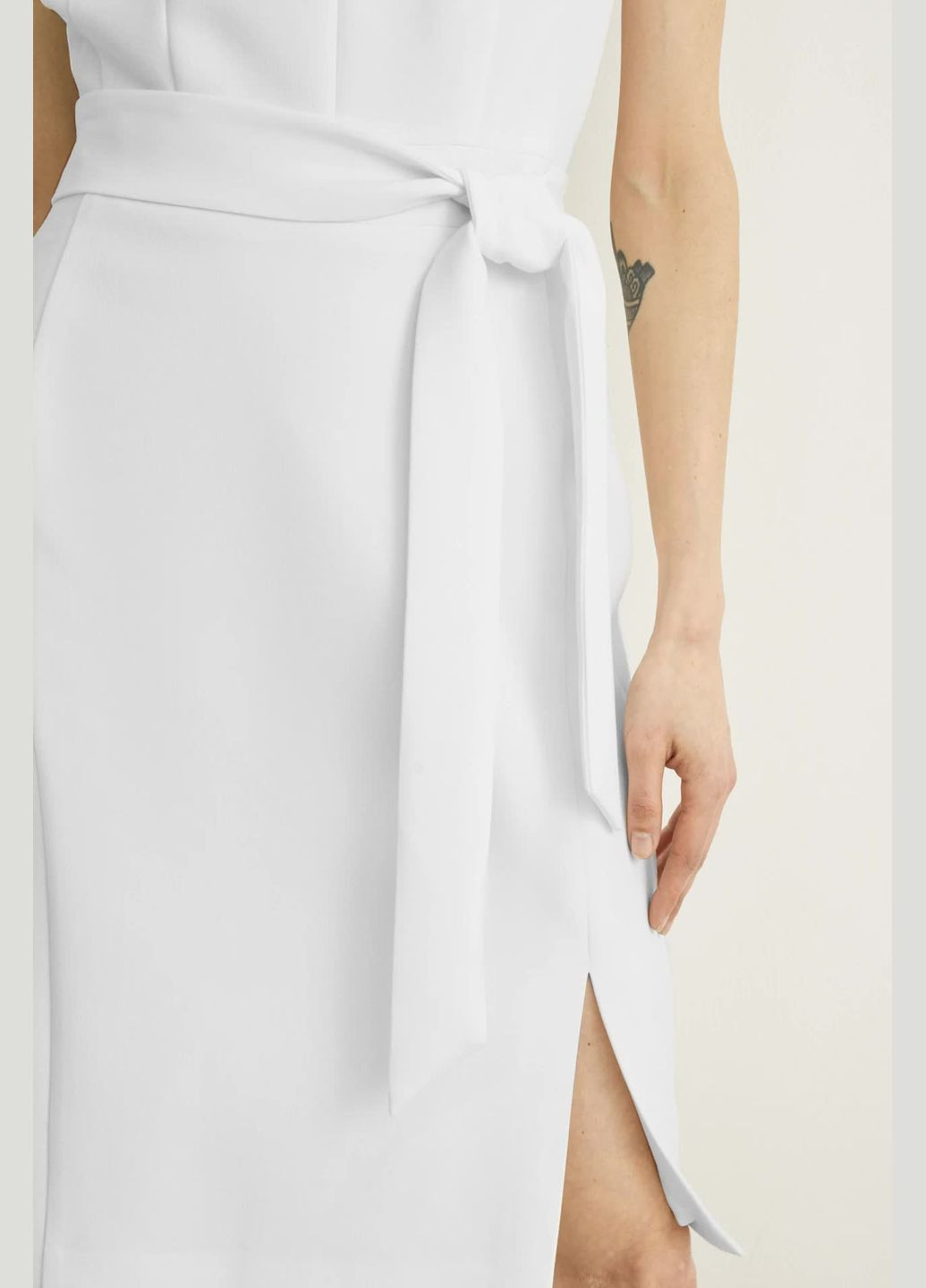 Белое кэжуал платье с поясом C&A однотонное