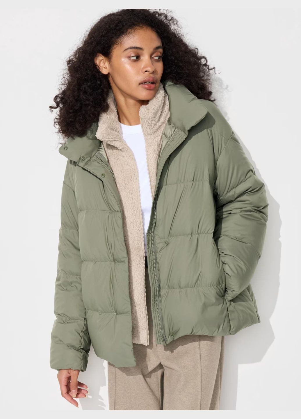 Оливковый (хаки) Пуховик Uniqlo