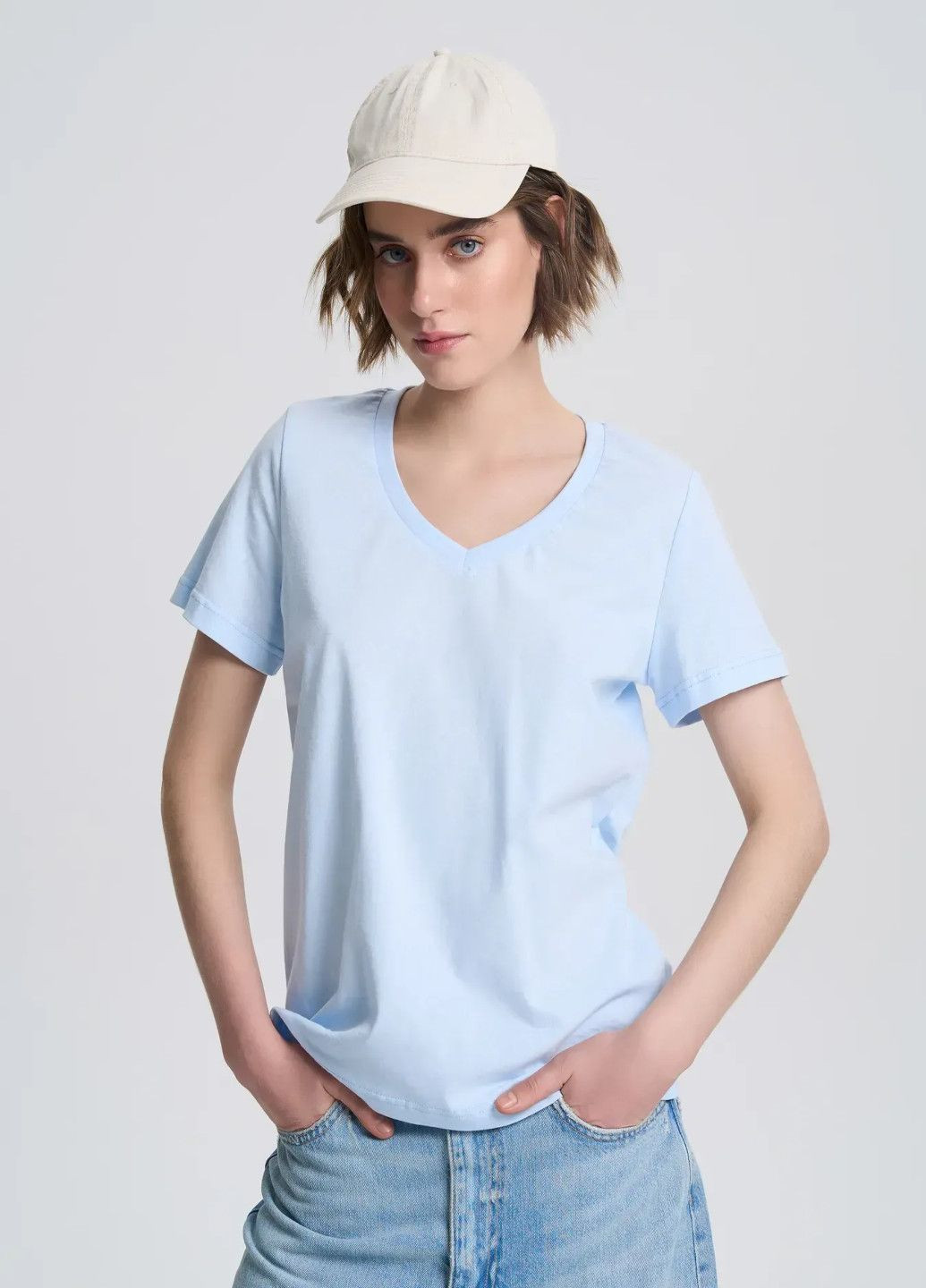 Футболка жіноча з v-образним вирізом Роза - (338188999)