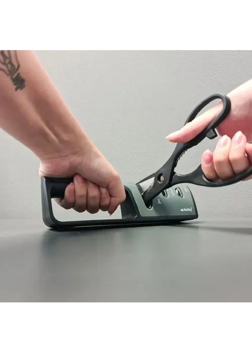 Точилка для ножей ножниц керамическая трехфазная заточка с ручкой нескользящим основанием 20,5х4х5,3 см (478033-Prob) Unbranded (301739286)