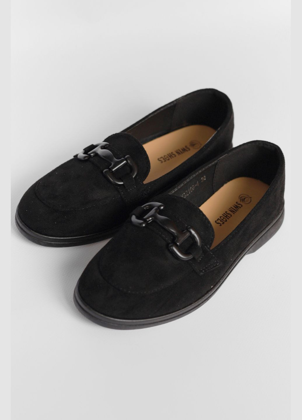 Туфли-лоферы женские черного цвета Let's Shop с цепочками