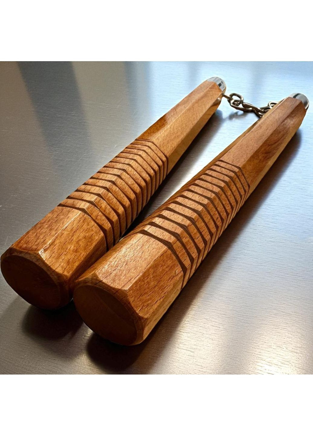 Нунчаки тренировочные нунчаку деревянные на стальной цепи Коричневые 3_9_0_1C No Brand (369924290)