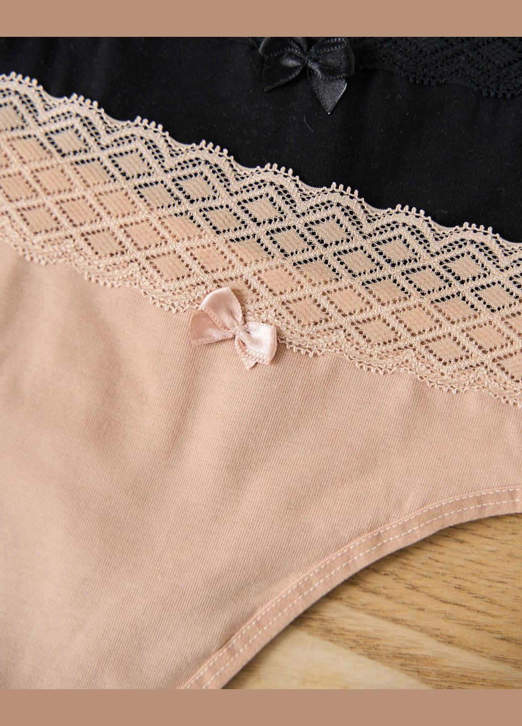 Комплект жіночих трусиків-стрінгів 5 шт Nicoletta (340462283)