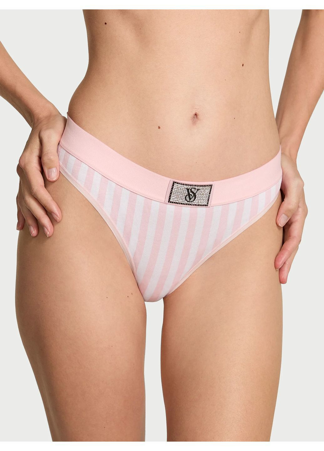 Котонові трусики-стрінги зі стразами Victoria's Secret Logo Cotton Shine Patch Thong Panty (367101804)
