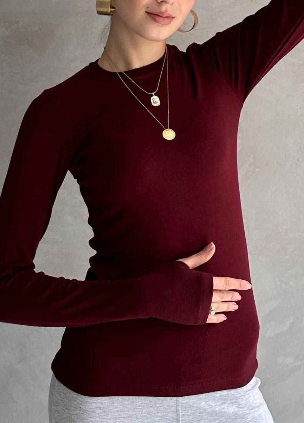 Базовый приталенный повседневный лонгслив с длинными рукавами и вырезами для пальчиков. Tik-Tak (323164428)