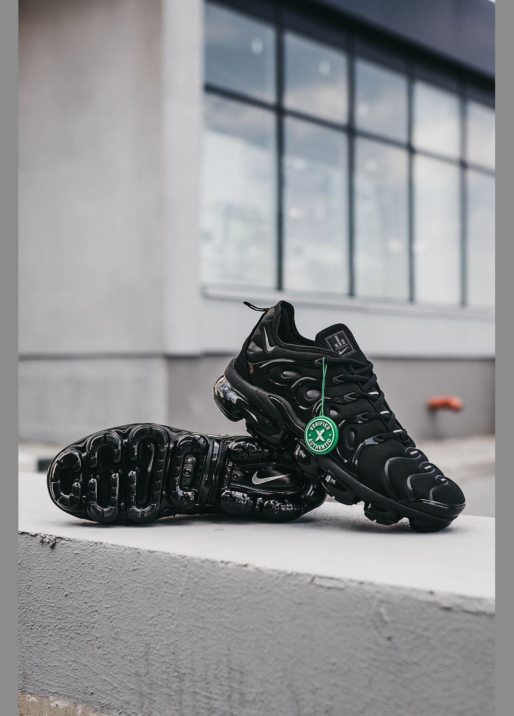 Черные демисезонные кроссовки мужские Nike VaporMax Plus Tn Black