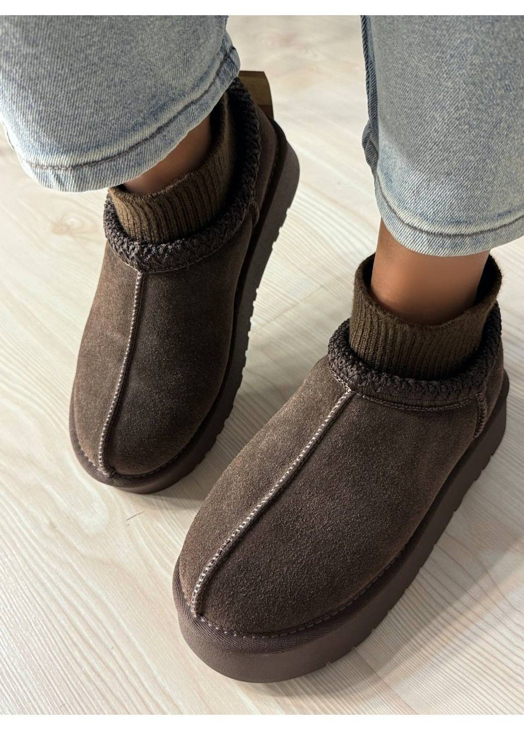 Уггі жіночі 90-7 з носком і вишивкою натуральна замша коричневі Hengji (353309109)