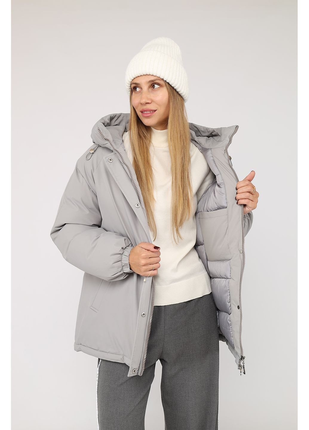 Сіра демісезонна куртка середня жіноча колір сірий цб-00277869 Yuki