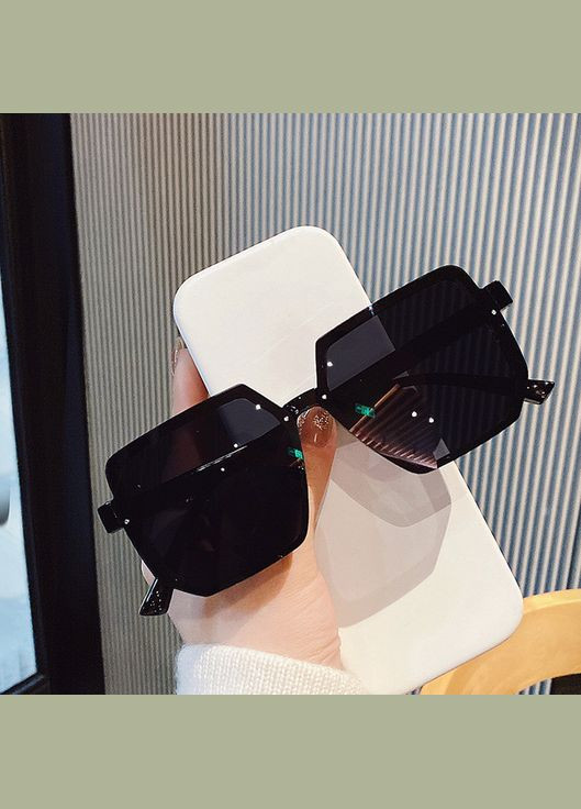 Стильные солнцезащитные очки (4-129) No Brand (313286181)