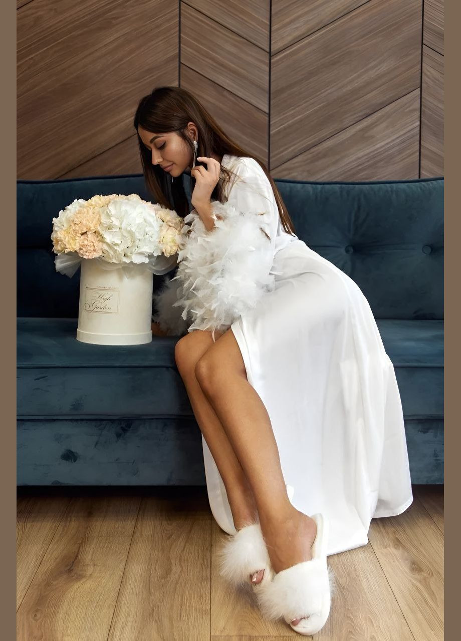 Халат длинный женский атласный Невеста просторный свободный с объемными рукавами в перья цвет белый No Brand (324235172)