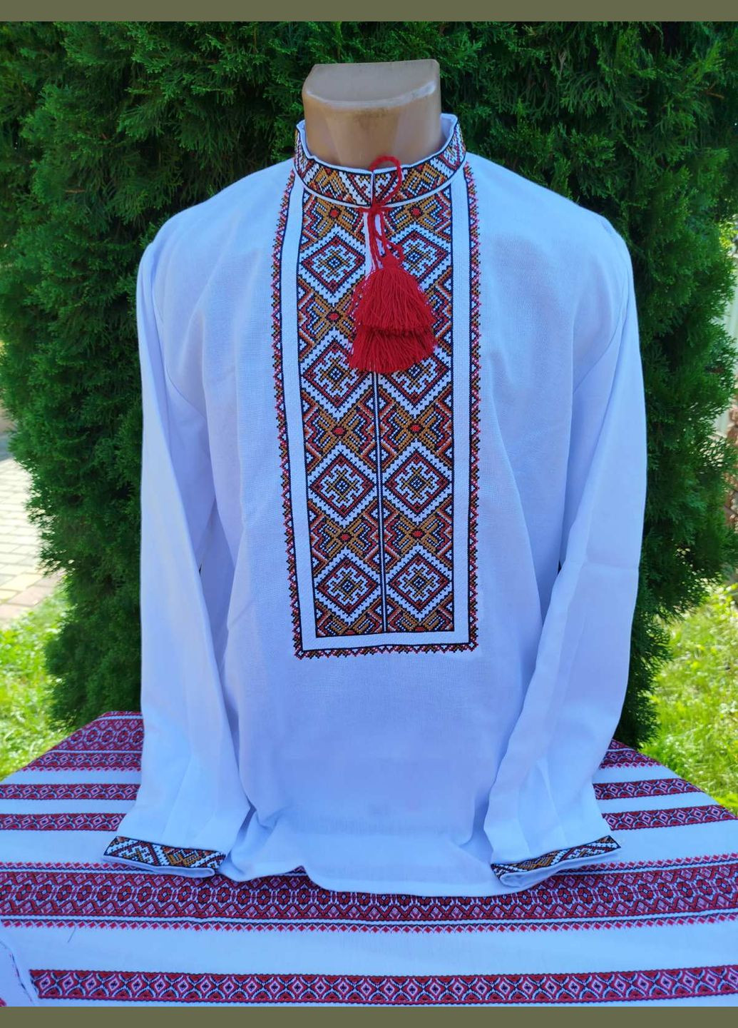 Красная мужская вышиванка орнамент красно-золотой на белом натуральном домотканом полотне. Прикарпатські Вишиванки узор геометрический прямой хлопок (323167456)