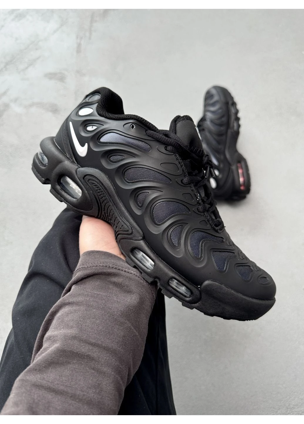 Белые демисезонные кроссовки мужские nike air max tn plus drift black/white logo найк аир макс тн плюс белые No Brand