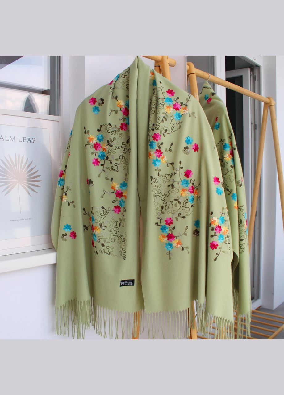 Кашемировый шарф с шелковой вышивкой "Магия природы" в фисташковом цвете 134028 Cashmere (336191528)