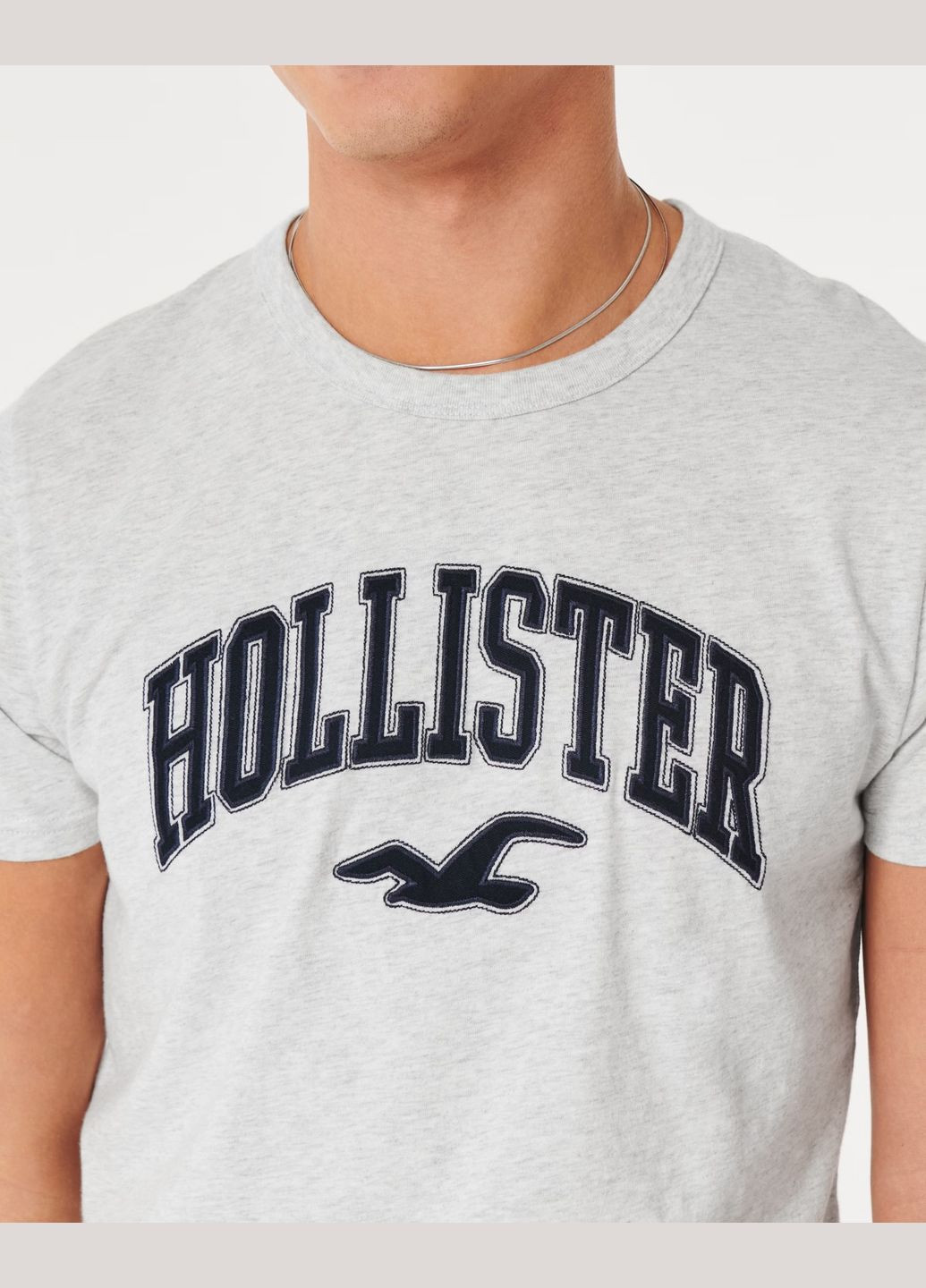 Светло-серая футболка hc9826m Hollister