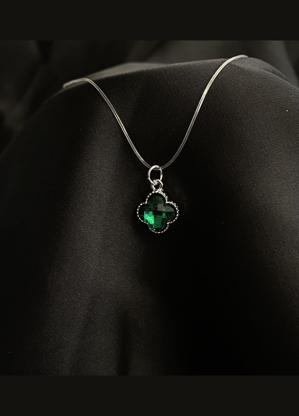 Подвеска Клевер на силиконовом шнурке 33123 No Brand (348555645)